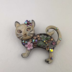 Брошка с кристали котка