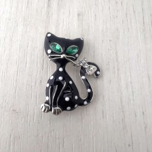 брошка с емайл котка