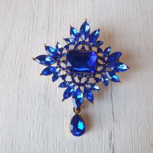 Брошка с кристали