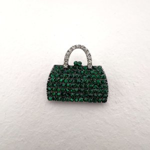 брошка с кристали чанта
