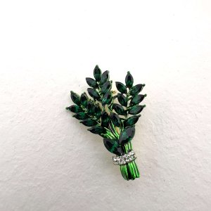 брошка с кристали - букет