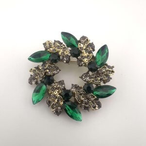 брошка с кристали