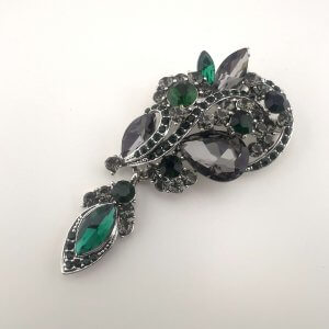 брошка с кристали